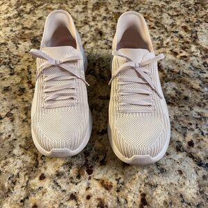 Women's Sketcher Slip in Ultra Flex  Sneakers size 11. Cream color EUC